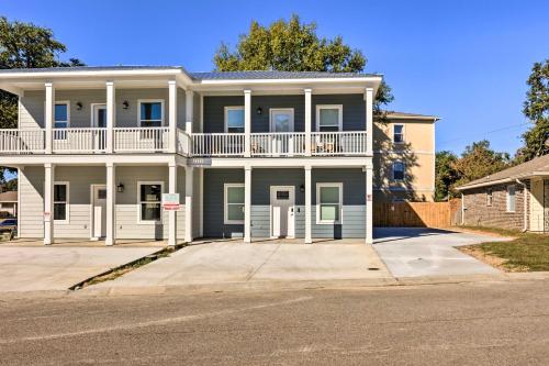 Recently Built Townhome, Central Location! – Photos 3