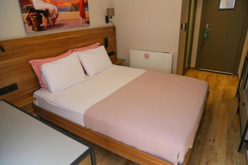 Postel nebo postele na pokoji v ubytování Şenyıldız Hotel