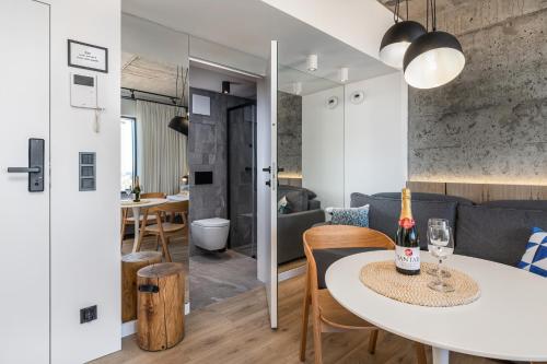 Kúpeľňa v ubytovaní Apartamenty z widokiem na morze i dziedziniec BalticON Morska 6