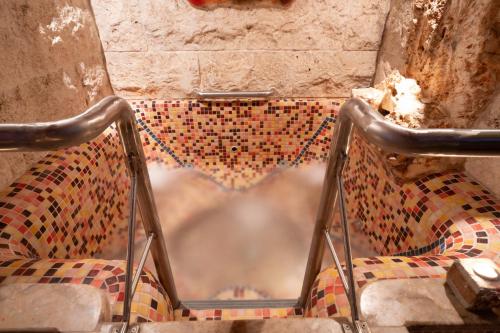 a bathroom with a tub with a tiled floor at Ξενώνας Μαίανδρος in Aridaia