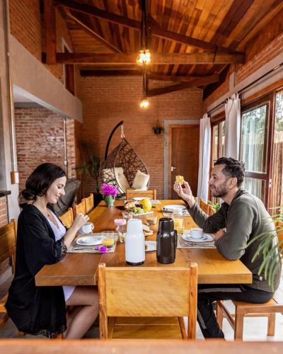 Makanan di atau berdekatan rumah tamu ini
