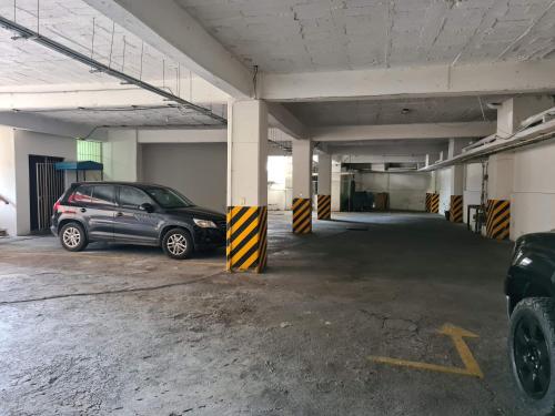 a parking garage with a car parked in it at Hotel Florencia Poza Rica in Poza Rica de Hidalgo
