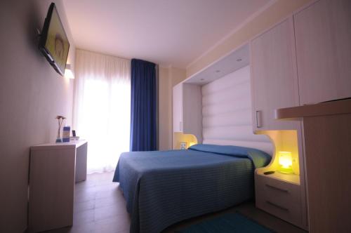 Una cama o camas en una habitación de Hotel Olympic