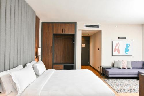 En eller flere senge i et værelse på Crowne Plaza Ankara by IHG