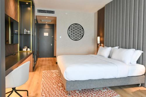 En eller flere senge i et værelse på Crowne Plaza Ankara by IHG