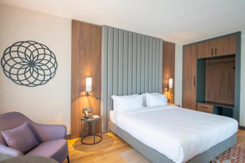 En eller flere senge i et værelse på Crowne Plaza Ankara by IHG