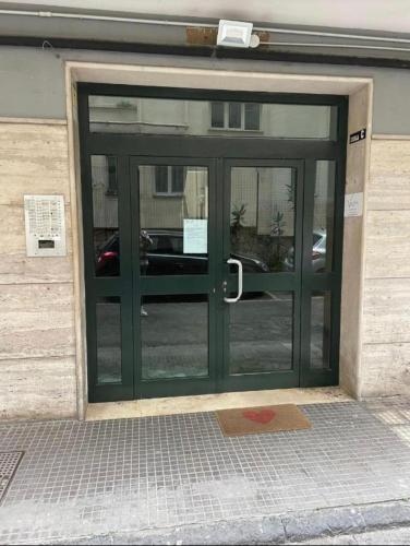a green door with a sign in front of it at Vanvitelli Domus in Naples