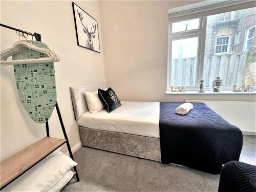 Кровать или кровати в номере FLASH SALE Brighton City Centre 1Bedroom Flat BN16SMA02