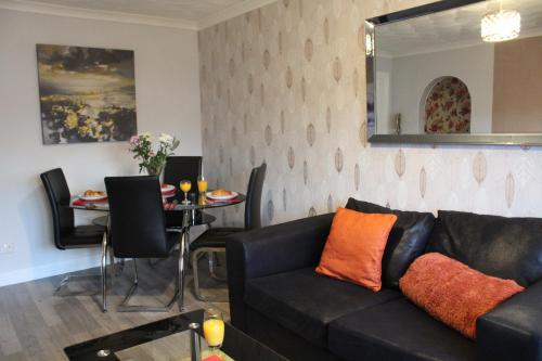 Χώρος καθιστικού στο PREMIER - Fleming Apartment