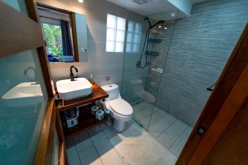 Koupelna v ubytování KITE BEACH Oceanfront LUXURY 2 BEDROOM - All new in 2022