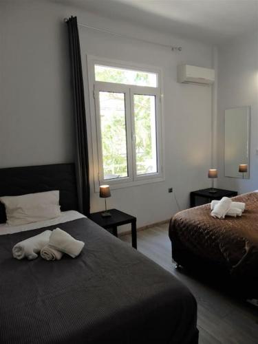 A-07! 2' walk 2 Acropolis Museum! 2BR-Sunny terrace! Extra fees for 2nd room