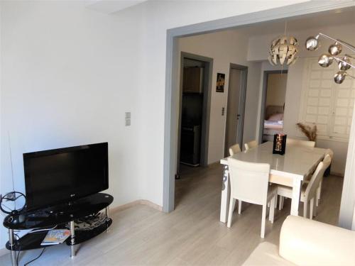A-07! 2' walk 2 Acropolis Museum! 2BR-Sunny terrace! Extra fees for 2nd room