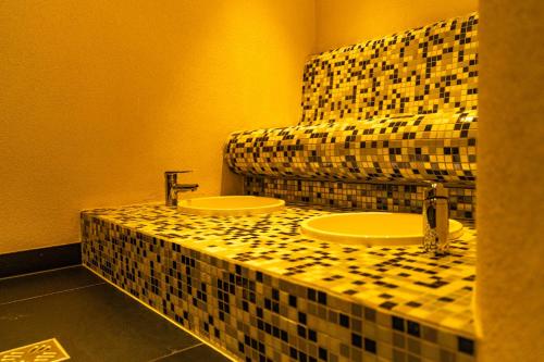 a bathroom with two sinks on a tiled counter at Haus Anton Sölden - Apartments & Zimmer in Sölden
