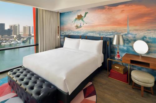 Katil atau katil-katil dalam bilik di Hotel Indigo Dubai Downtown by IHG