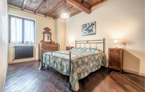 Rúm í herbergi á Beautiful Home In Barberino Di Mugello With Wifi