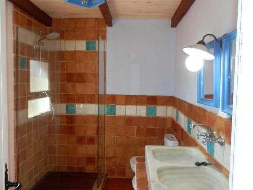 Kúpeľňa v ubytovaní Casa cerca del mar con piscina privada, wifi, aire acondicionado opcional y mascotas bienvenidas - ES-184-23