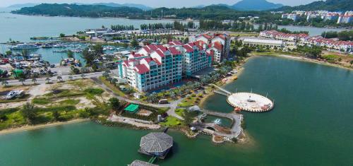 una vista aérea de un complejo sobre un cuerpo de agua en Marina Island Pangkor Resort & Hotel, en Lumut
