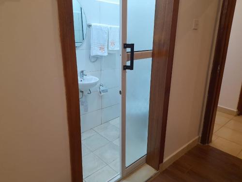 Un baño de Hellenis Guest House