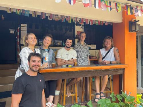 Clientes alojados en Voyagers Hostel
