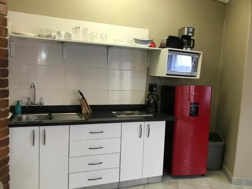 Dapur atau dapur kecil di Aluve Guesthouse