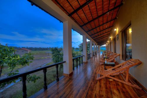 Balkón nebo terasa v ubytování Aranyak Resort Kanha
