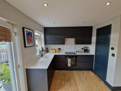 Dapur atau dapur kecil di Beach front apartment