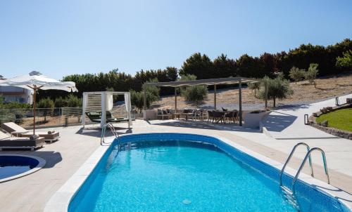 Πισίνα στο ή κοντά στο Villa Natura - With Private Heated Pool