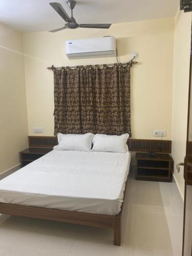 A bed or beds in a room at HOTEL RAJMANDIR