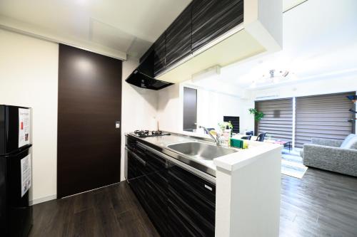 a kitchen with a sink and a counter top at GLASS Yamahana EAST in Minami-jūichijō