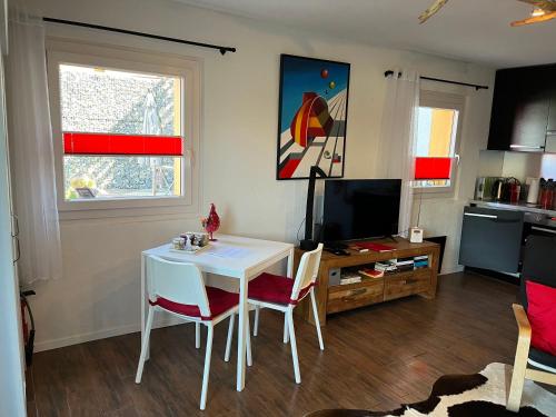 a living room with a white table and chairs at Le Coin Barlouka in Veysonnaz