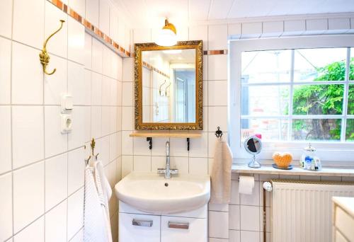 a bathroom with a sink and a mirror at Ferienhaus Fischerglück im Herzen von Plau am See in Plau am See