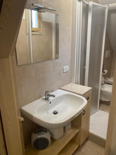 A bathroom at La casa di Alessia Largo Torre