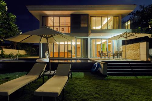 Κήπος έξω από το Sunny Beach Villa