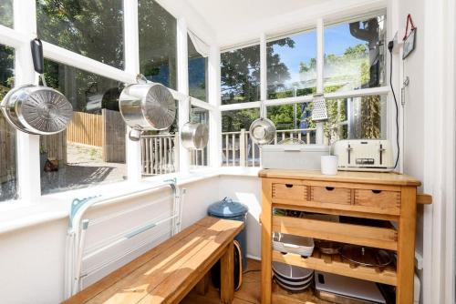 Φωτογραφία από το άλμπουμ του Bijou Coastal Apartment in Polperro With Hot Tub, Onsite Parking 5 min Downhill Walk To Village σε Polperro