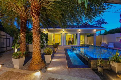 Kolam renang di atau dekat dengan 3 Bedroom Platinum Pool Villa Smooth as Silk