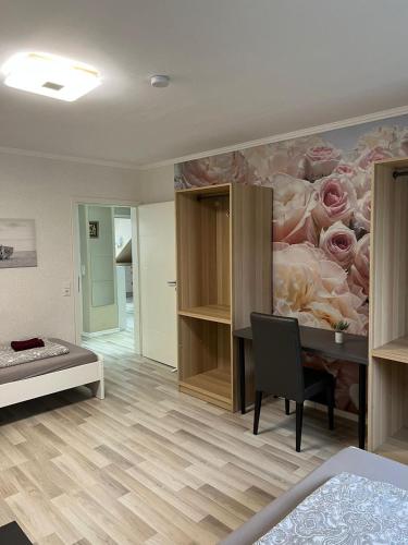 a bedroom with a painting of roses on the wall at Zentral gelegenes Apartment in Mönchengladbach mit W-Lan MG08 in Mönchengladbach