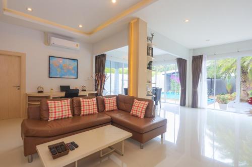 Televisyen dan/atau pusat hiburan di 3 Bedroom Platinum Pool Villa Smooth as Silk
