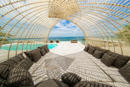 a room with chairs and an arch with a view of the ocean at Quinta del Mar Sunset in Isla Mucura