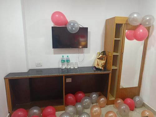 a bunch of balloons in the corner of a room at Sambodhi Retreat in Dhanbād