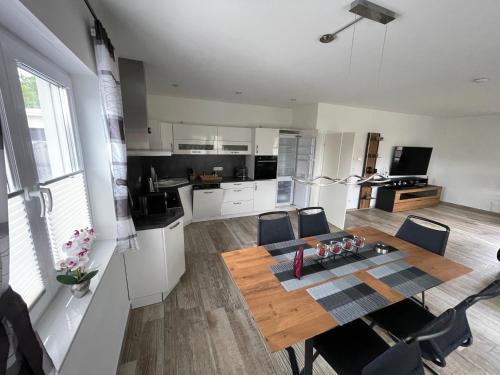 a kitchen and living room with a table and chairs at Ferienhaus Meerzeit in Bastorf