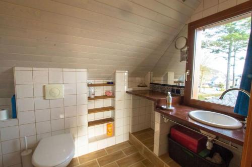 Kúpeľňa v ubytovaní Kerzen - villa avec accès à la plage de Morgat