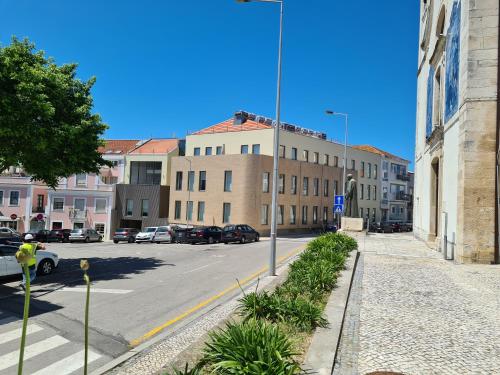 an empty street with cars parked on the side of a building at PEARL HOUSE in Aveiro
