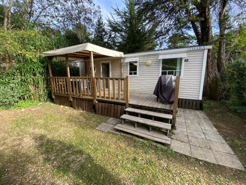 Сад в Camping 4 étoiles Les Fougères