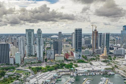 Luxurious 2-Bed Apartment with Breathtaking Bay views!! photo 12