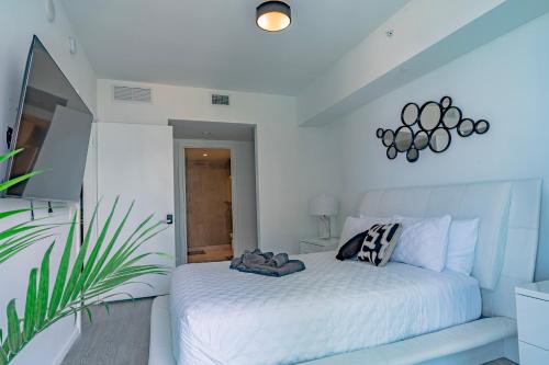 Luxurious 2-Bed Apartment with Breathtaking Bay views!! photo 16