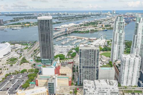 Luxurious 2-Bed Apartment with Breathtaking Bay views!! photo 22