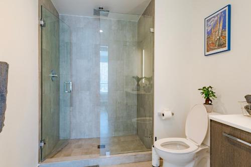 Luxurious 2-Bed Apartment with Breathtaking Bay views!! photo 25