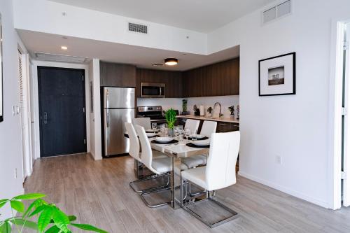 Luxurious 2-Bed Apartment with Breathtaking Bay views!! photo 27