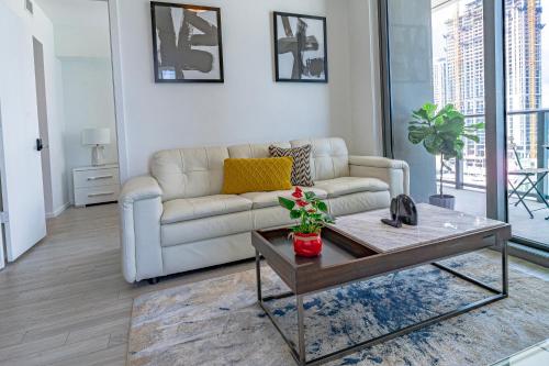 Luxurious 2-Bed Apartment with Breathtaking Bay views!! photo 36