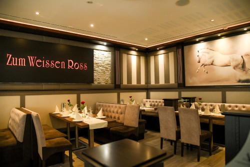 Restaurant ou autre lieu de restauration dans l'établissement Hotel Zum Weissen Ross